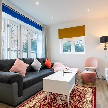 Hatfield Haven - Modern 2-Bed Retreat Near Uni, Business Park & City Center, Free Parking, Big Savings On Longer Stays Bagian luar foto