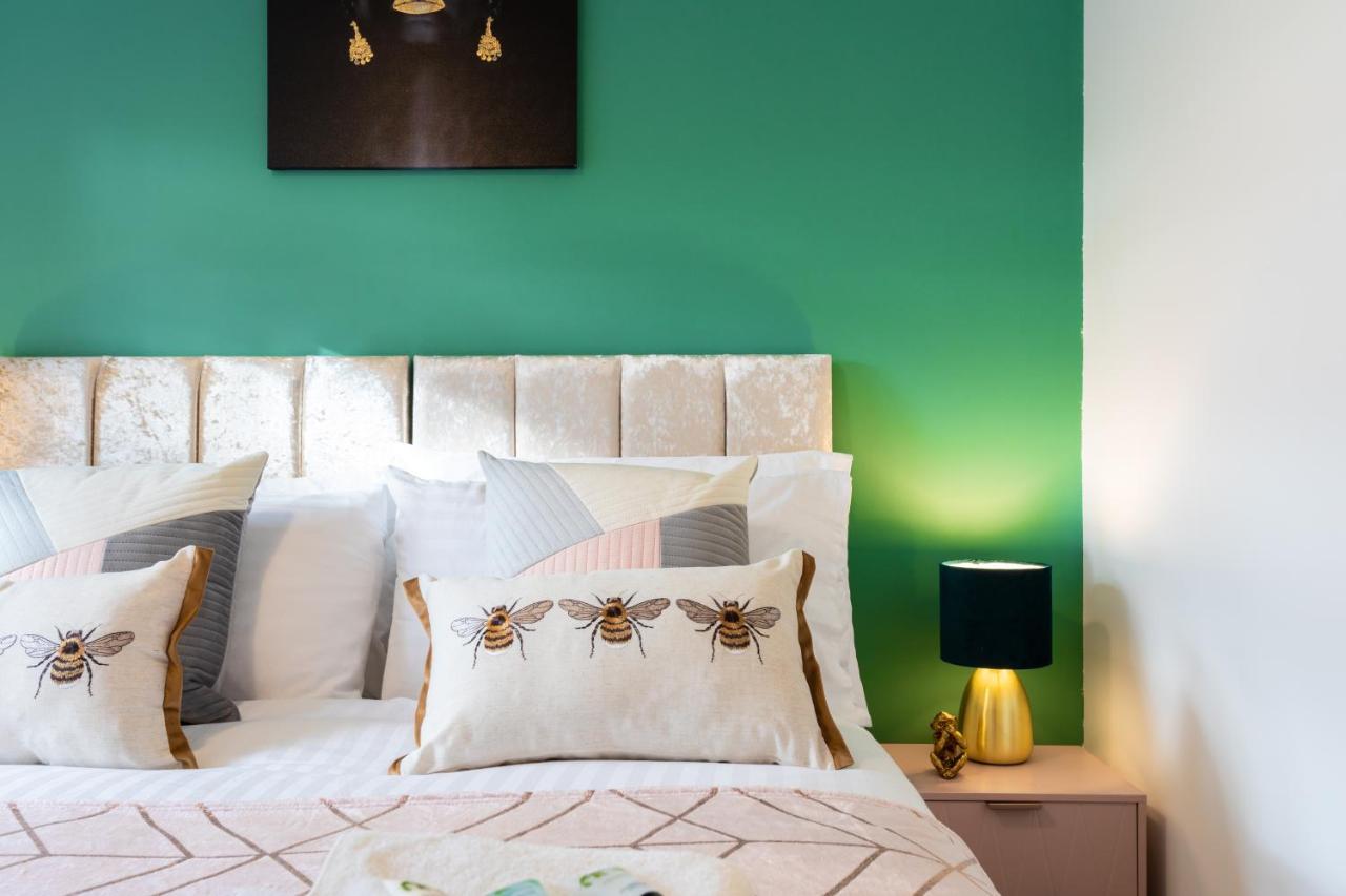 Hatfield Haven - Modern 2-Bed Retreat Near Uni, Business Park & City Center, Free Parking, Big Savings On Longer Stays Bagian luar foto