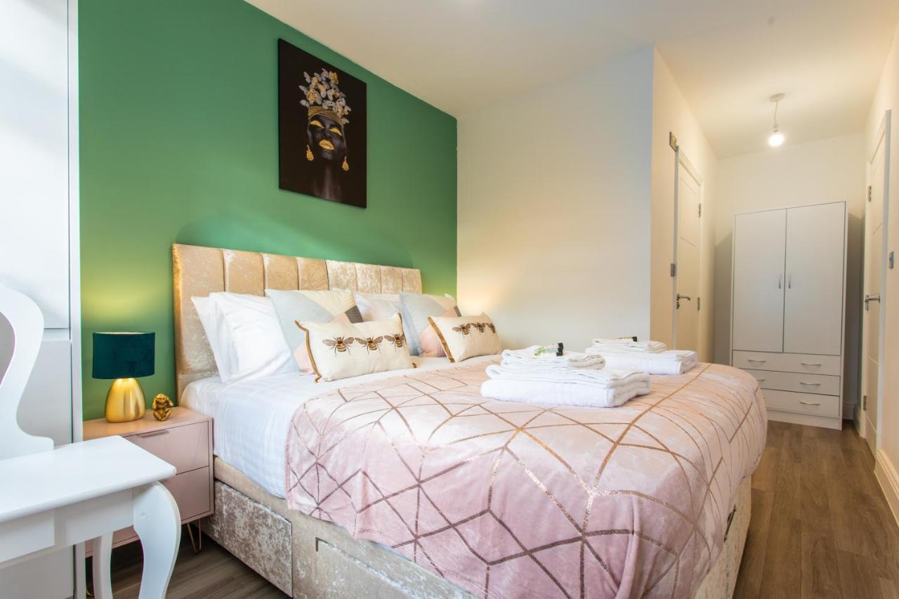 Hatfield Haven - Modern 2-Bed Retreat Near Uni, Business Park & City Center, Free Parking, Big Savings On Longer Stays Bagian luar foto