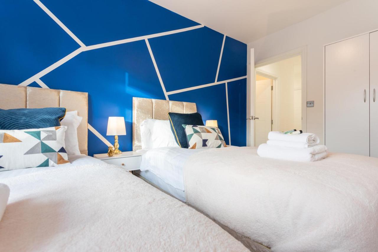 Hatfield Haven - Modern 2-Bed Retreat Near Uni, Business Park & City Center, Free Parking, Big Savings On Longer Stays Bagian luar foto