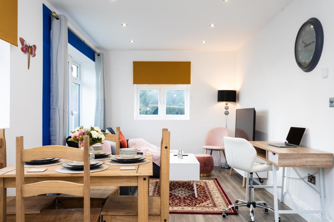 Hatfield Haven - Modern 2-Bed Retreat Near Uni, Business Park & City Center, Free Parking, Big Savings On Longer Stays Bagian luar foto