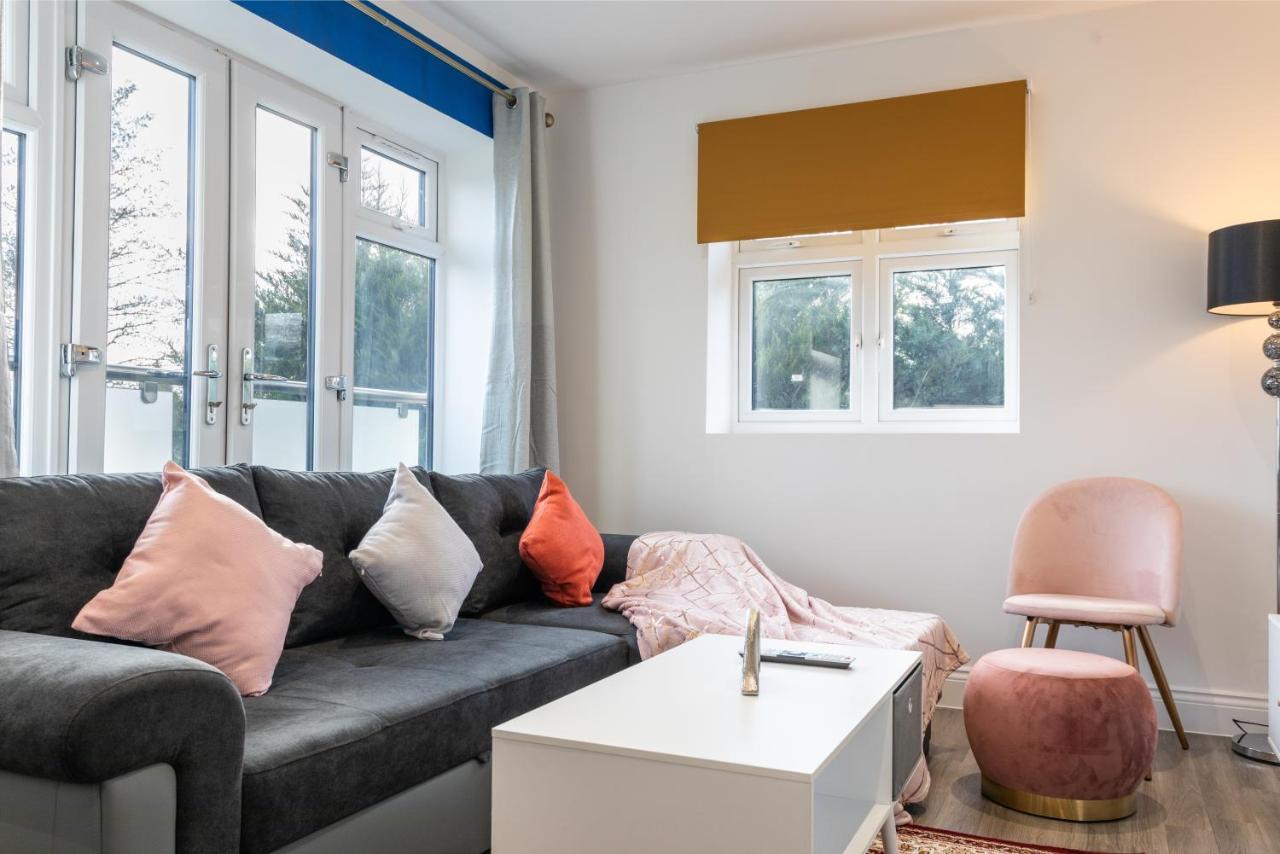 Hatfield Haven - Modern 2-Bed Retreat Near Uni, Business Park & City Center, Free Parking, Big Savings On Longer Stays Bagian luar foto