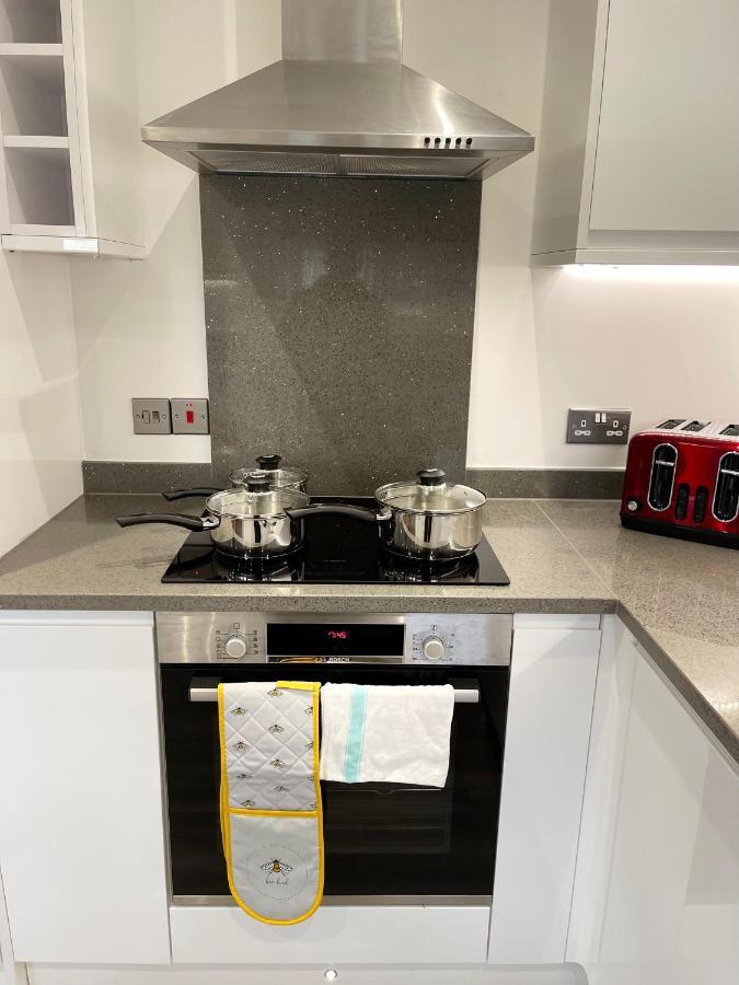 Hatfield Haven - Modern 2-Bed Retreat Near Uni, Business Park & City Center, Free Parking, Big Savings On Longer Stays Bagian luar foto