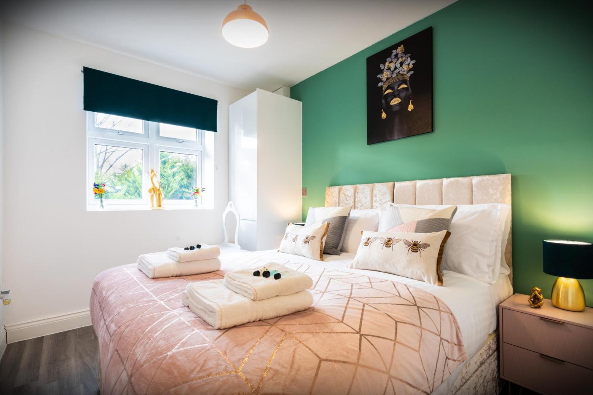 Hatfield Haven - Modern 2-Bed Retreat Near Uni, Business Park & City Center, Free Parking, Big Savings On Longer Stays Bagian luar foto