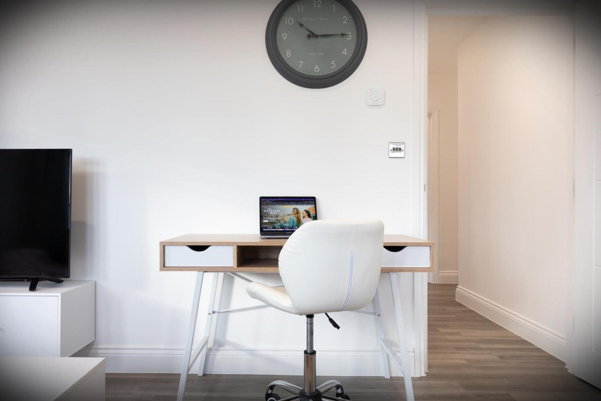 Hatfield Haven - Modern 2-Bed Retreat Near Uni, Business Park & City Center, Free Parking, Big Savings On Longer Stays Bagian luar foto